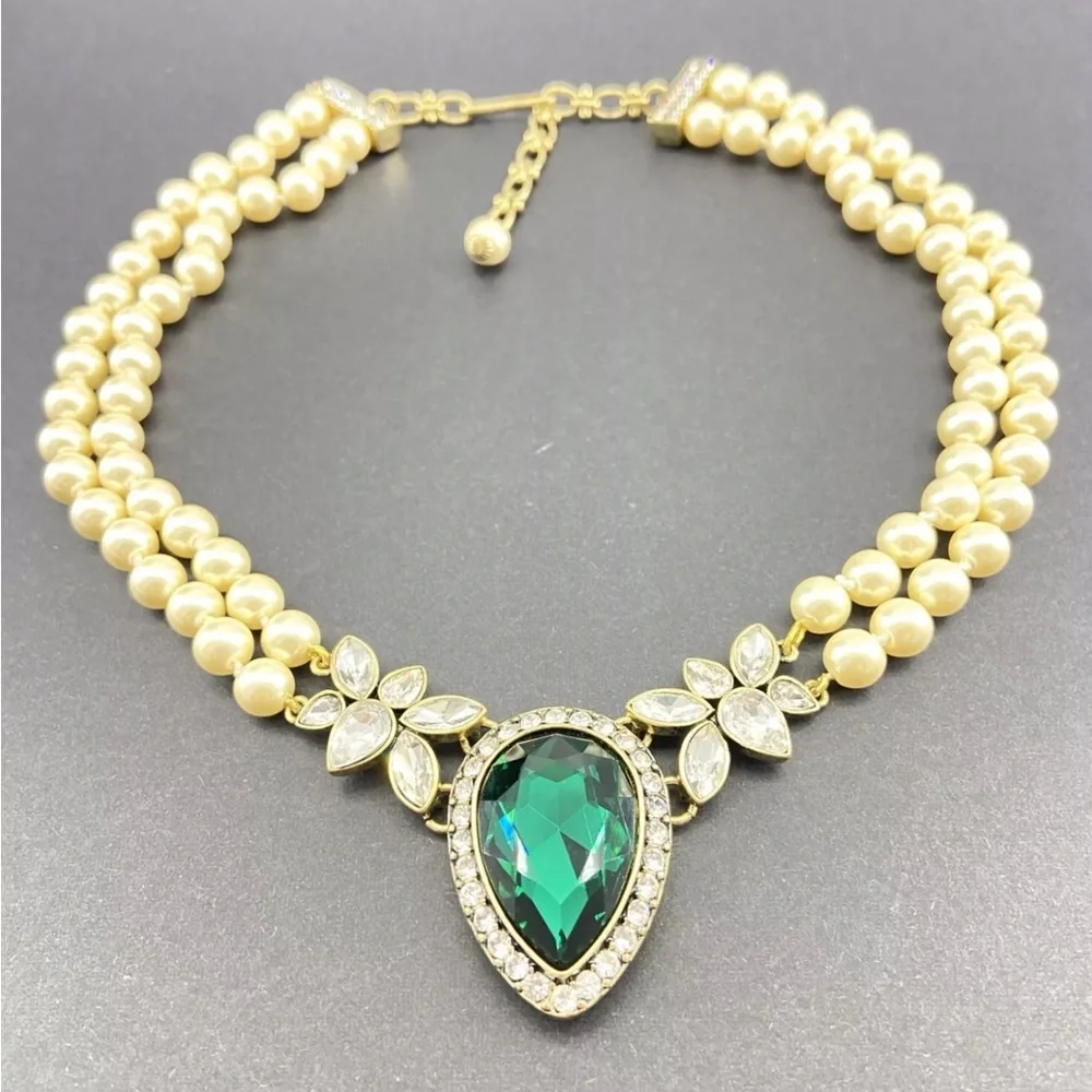 Heidi DAUS “Queen Elegance” Emerald / Pearle necklace - Picture 2 of 5